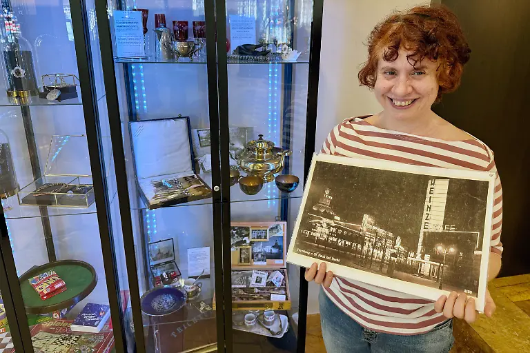 Die-Historikerin-Eva-Decker-kennt-die-Geschichte-der-Reeperbahn-wie-kaum-jemand-sonst