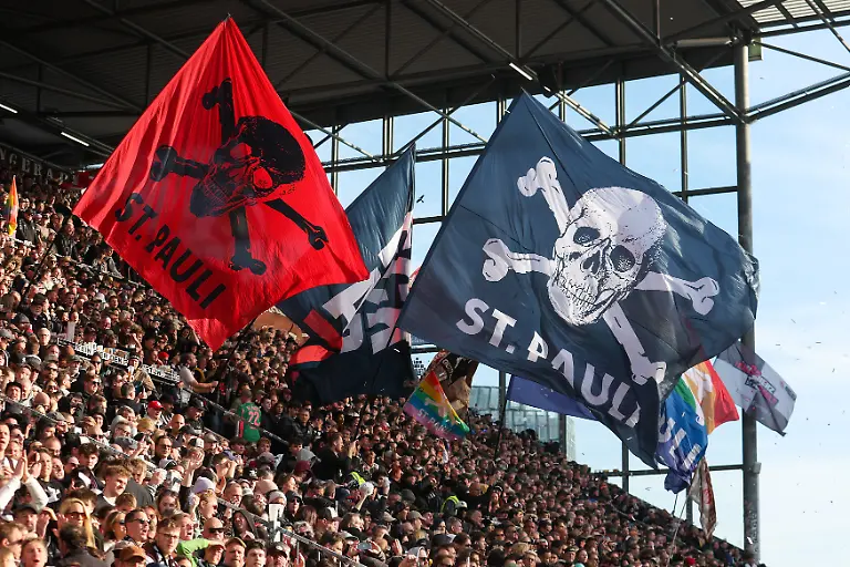 1-Bundesliga-Bundesliga-FC-St-Pauli-Hamburg-FC-FC-Bayern-Munich-am-11-04