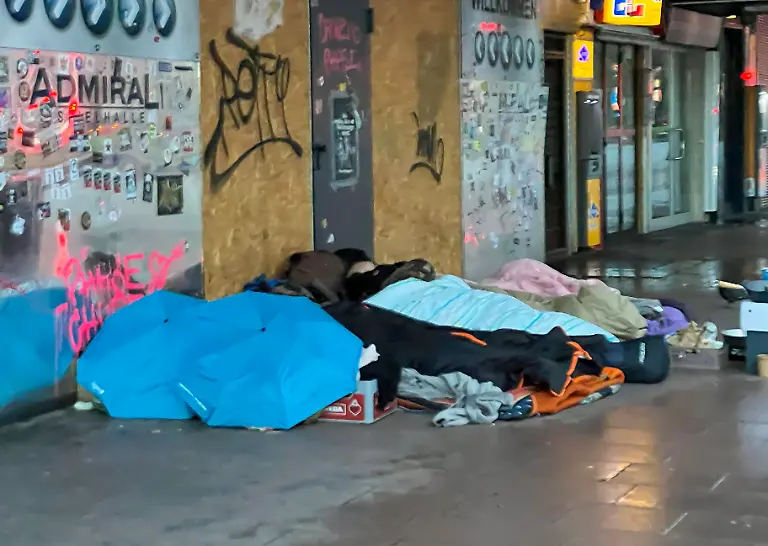 obdachlos-an-der-Reeperbahn-in-Hamburg
