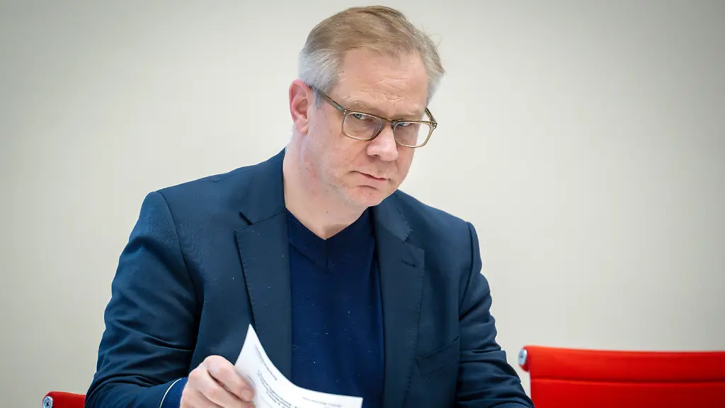 Andreas-Buettner-Antisemitismusbeauftragter-der-Brandenburger-Landesregierung-aufgenommen-waehrend-der-25-Sitzung-des-Brandenburger-Landtages