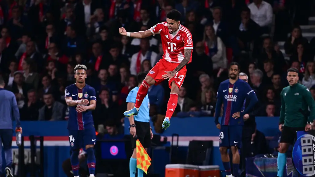 Torjubel-zum-5-4-durch-Luis-Diaz-14-FC-Bayern-Muenchen-Paris-Saint-Germain-vs-FC-Bayern-Muenchen-Champions-League-Halbfinale-28-04