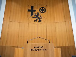 Rheinland-Pfalz & Saarland: Parlament befasst sich mit Verfassungsänderung