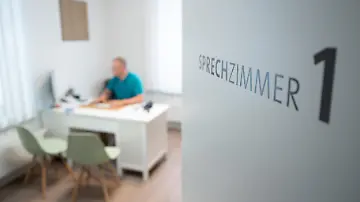 528263045
