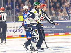 Nur der Kapitän bekommt Ärger: Eisbären Berlin reißen den Adlern alle Federn aus