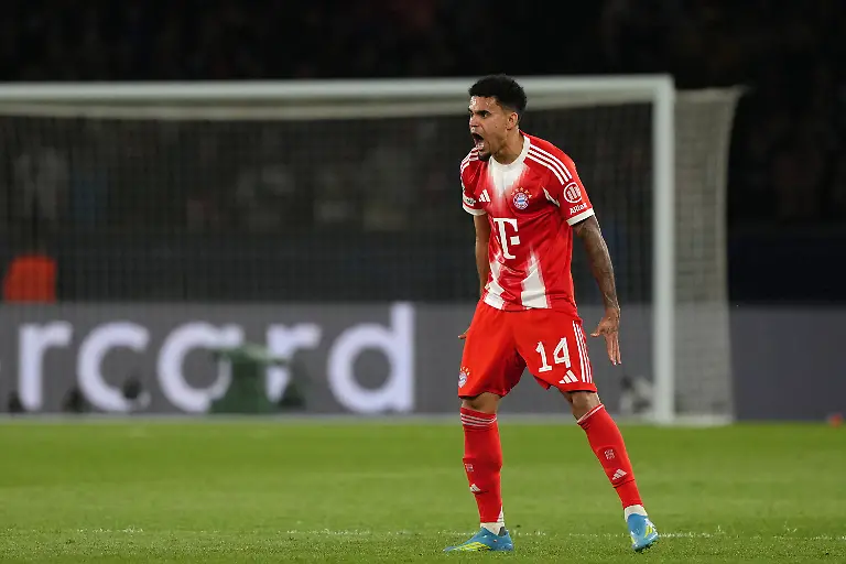 Bayern-s-Luis-Diaz-celebrates-after-scoring-his-side-s-fourth-goal-during-a-Champions-League-semifinal-first-leg-soccer-match-between-Paris-Saint-Germain-and-Bayern-Munich-in-Paris-Tuesday-April-28-2026