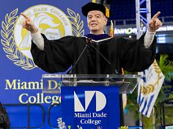 Nur wer wird die Fragen stellen?: FIFA-Boss Infantino steht vor einem Berg voller großer Entscheidungen