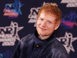 "Ich behalte es so": Ed Sheeran trägt jetzt "oben ohne"