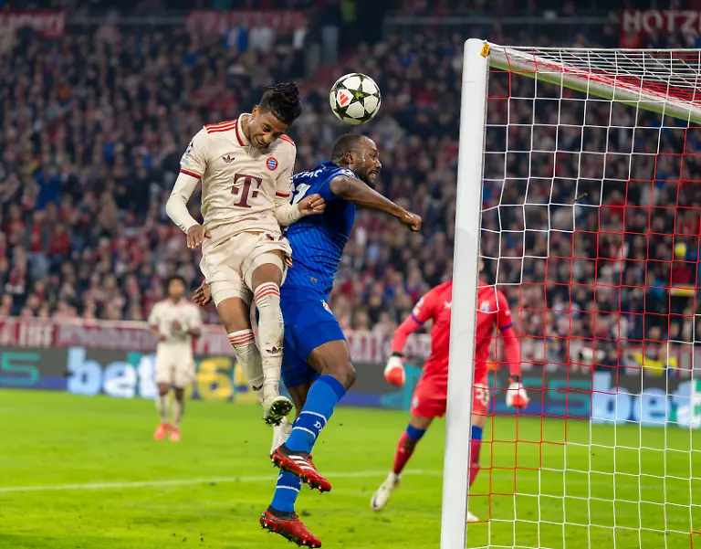 17-09-2024-Fussball-UEFA-Championsleague-2024-2025-1-Spieltag-FC-Bayern-Muenchen-Dinamo-Zagreb-in-der-Allianz-Arena-Muenchen-v-li-Michael-Olise-FC-Bayern-Muenchen-gegen-Kevin-Theophile-Catherine-Dinamo-Zagreb-DFL-and-DFB-regulations-prohibit-any-use-of-photographs-as-image-sequences-and-or-quasi-video