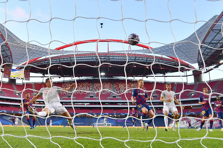 Lissabon-14-08-2020-Estadio-da-Luz-Fussball-UEFA-Champions-League-Viertelfinale-FC-Barcelona-gegen-FC-Bayern-Muenchen-UBz-Das-Tor-zum-1-2-durch-Ivan-Perisic-Bayern-Muenchen-nicht-im-Bild-UEFA-regulations-prohibit-any-use-of-photographs-as-image-sequences-and-or-quasi-video-NUR-FUER-REDAKTIONELLE-VERWENDUNG-FOR-EDITORIAL-USE-ONLY-National-and-international-news-agencies-out