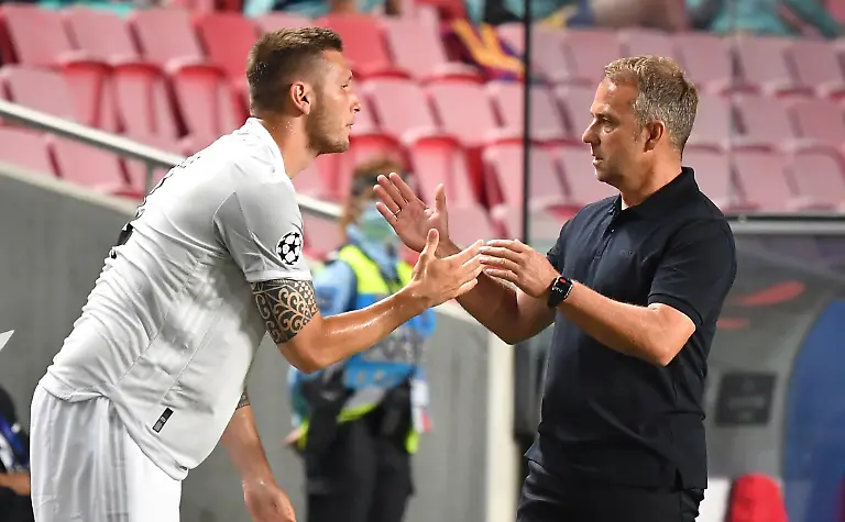 Niklas-Suele-Suele-FC-Bayern-Muenchen-und-Trainer-Hansi-Flick-FC-Bayern-Muenchen-Munich-Lissabon-14-08-2020-Estadio-da-Luz-FC-Barcelona-vs