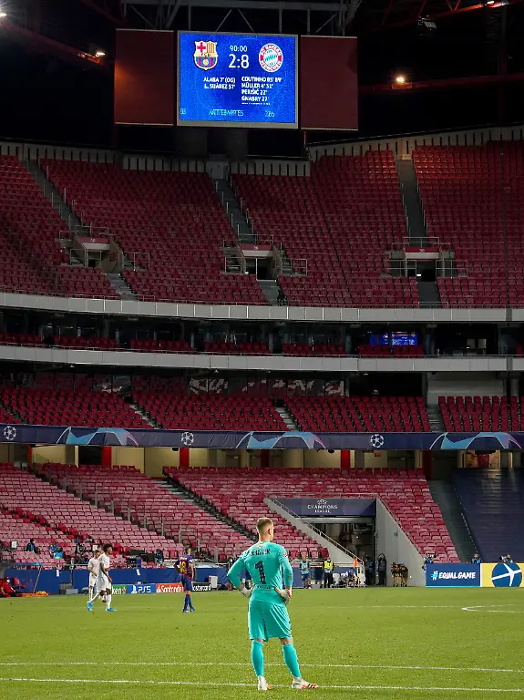 Lissabon-14-08-2020-Estadio-da-Luz-Fussball-UEFA-Champions-League-Viertelfinale-FC-Barcelona-gegen-FC-Bayern-Muenchen-UBz-Die-Anzeigetafel-mit-dem-Endstand-2-8-Unten-Tw-Marc-Andre-ter-Stegen-FC-Barcelona-UEFA-regulations-prohibit-any-use-of-photographs-as-image-sequences-and-or-quasi-video-NUR-FUER-REDAKTIONELLE-VERWENDUNG-FOR-EDITORIAL-USE-ONLY-National-and-international-news-agencies-out