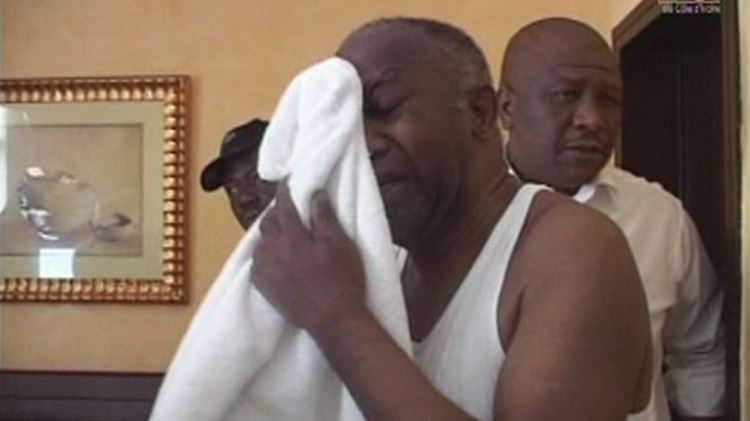 Gbagbo wird im Fernsehen gezeigt - kurz nach seiner Festnahme.