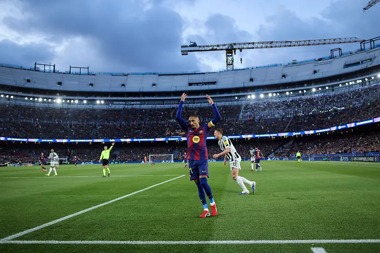 Raphina-of-FC-Barcelona-during-the-UEFA-Champions-League-round-of-16-match-between-FC-Barcelona-and-Newcastle-United-FC-at-Spotify-Camp-Nou-Stadium-on-March-18-2026-in-Barcelona-Spain