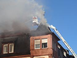 Baden-Württemberg: Dachstuhlbrand in Heidelberg - zwei Verletzte
