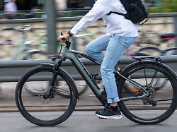 Hessen: Fahrradfahrer stirbt bei Unfall mit Auto