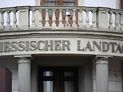 Hessen: Landtag diskutiert über Kürzungen in der Bildung