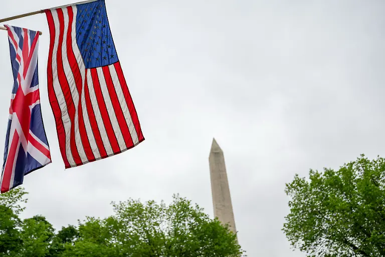 April-25-2026-Washington-District-Of-Columbia-USA-April-25-2026-Washington-District-of-Columbia-USA-Preparations-are-underway-around-and-at-the-White-House-ahead-of-the-arrival-of-KING-CHARLES-III-and-QUEEN-CAMILLA-for-their-State-Visit-to-Washington