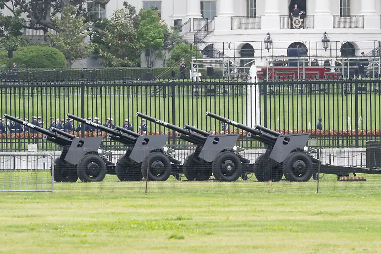 April-25-2026-Washington-District-Of-Columbia-USA-April-25-2026-Washington-District-of-Columbia-USA-Preparations-are-underway-around-and-at-the-White-House-ahead-of-the-arrival-of-KING-CHARLES-III-and-QUEEN-CAMILLA-for-their-State-Visit-to-Washington