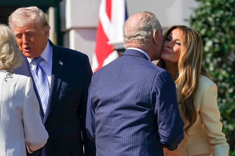 United-States-President-Donald-J-Trump-and-first-lady-Melania-Trump-welcome-King-Charles-III-and-Queen-Camilla-of-the-United-Kingdom-on-the-South-Portico-of-the-White-House-in-Washington-DC-USA-on-Monday-April-27-2026