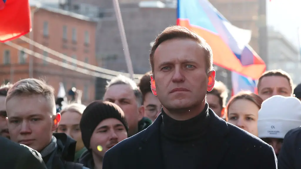 2020-08-24T114724Z-1567342570-RC2BKI9VN0HB-RTRMADP-3-RUSSIA-POLITICS-NAVALNY-HEALTHCARE