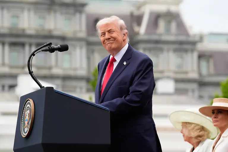 United-States-President-Donald-J-Trump-speaks-onstage-during-the-State-Arrival-Ceremony-honoring-King-Charles-III-of-the-United-Kingdom-of-Great-Britain-and-Northern-Ireland-and-Queen-Camilla-on-the-South-Lawn-of-the-White-House-in-Washington-DC-USA-on-April-28-2026-CAP-MPI-RS-RS-MPI-Capital-Pictures