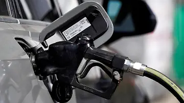 2026-04-02T154739Z_1361699812_RC2WZS9P3T6E_RTRMADP_3_IRAN-CRISIS-USA-FUEL