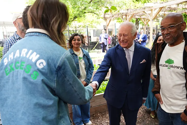 State-visit-to-the-US-Day-Three-King-Charles-III-with-founder-Tony-Hilliery-right-during-a-visit-to-Harlem-Grown-a-local-community-organisation-and-after-school-initiative-tackling-systemic-health-education-and-wellbeing-challenges-faced-by-children-and-families-in-Upper-Manhattan-by-transforming-abandoned-urban-lots-into-sustainable-farms-on-day-three-of-the-state-visit-to-the-US-Picture-date-Wednesday-April-29-2026