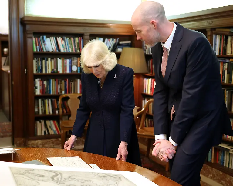 State-visit-to-the-US-Day-Three-Queen-Camilla-examines-artifacts-on-display-during-a-visit-to-the-New-York-Public-Library-to-celebrate-literature-on-day-three-of-the-state-visit-to-the-US-Picture-date-Wednesday-April-29-2026