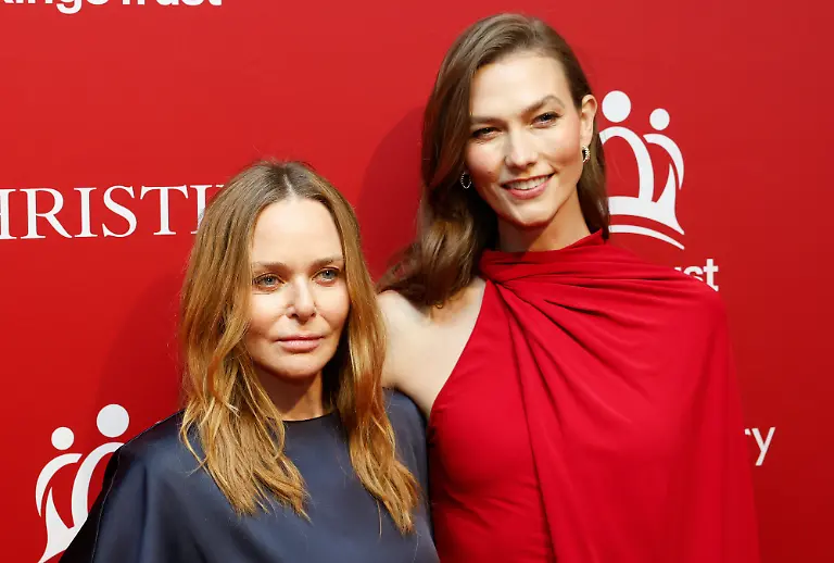 Karlie-Kloss-and-Stella-McCartney-arrive-on-the-red-carpet-at-The-King-s-Trust-5th-Annual-Gala-at-Christie-s-on-Wednesday-April-29-2026-in-New-York-City-King-Charles-III-and-Queen-Camilla-will-visit-the-nation-s-capital-New-York-City-and-Virginia-during-the-trip-arranged-to-celebrate-the-United-States-of-America-s-250th-anniversary-of-its-independence