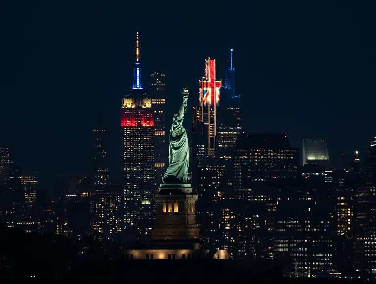 NEW-YORK-USA-Aei-APRIL-29-The-Empire-State-Building-and-JPMorgan-Chase-Building-were-illuminated-in-the-colors-of-the-United-Kingdom-flag-on-Tuesday-April-29-in-honor-of-the-visit-of-King-Charles-III-and-Queen-Camilla-to-New-York-City
