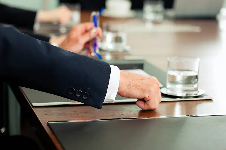 Applause-for-a-business-presentation-in-meeting-it-was-successful-model-released-36278658