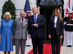 Charles und Camilla in den USA: Trump verabschiedet den "größten König"