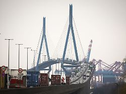 Hamburg & Schleswig-Holstein: Köhlbrandbrücke dicht für Schwertransporte über 44 Tonnen