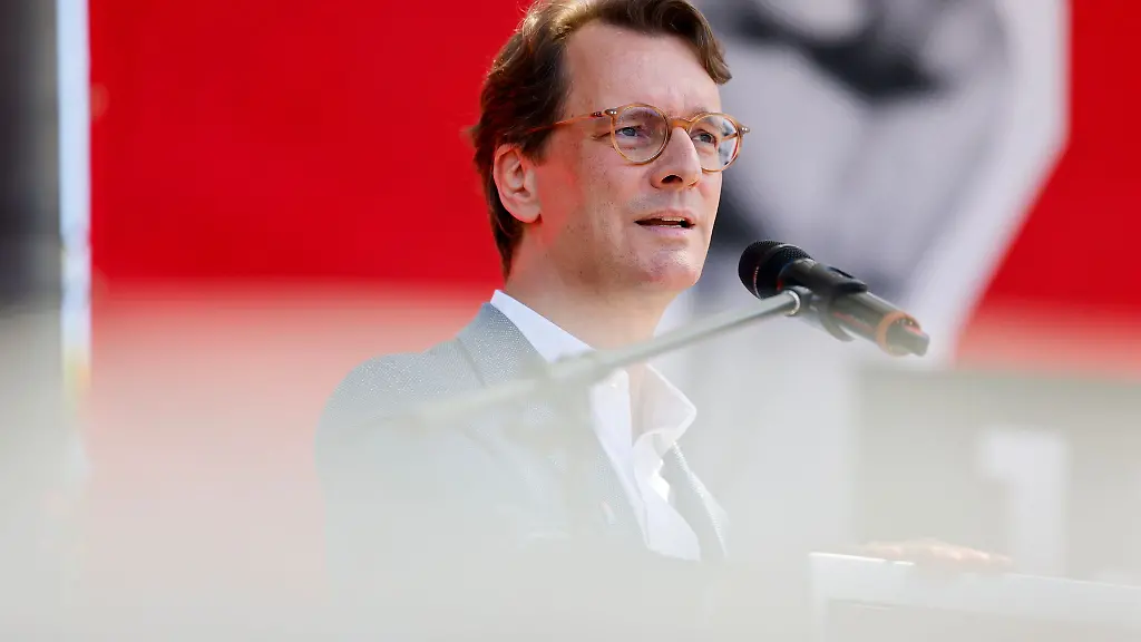 Die-zentrale-Kundgebung-der-Deutschen-Gewerkschaftsbundes-fuer-NRW-zum-1-Mai-fand-in-Muelheim-an-der-Ruhr-statt