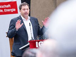 "Da sind Merz und ich uns einig": Klingbeil sieht Koalition in der "verdammten Pflicht" zum Durchhalten
