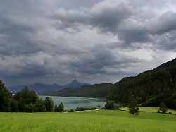 Bayern: Wanderer stürzt 15 Meter ab und verletzt sich schwer