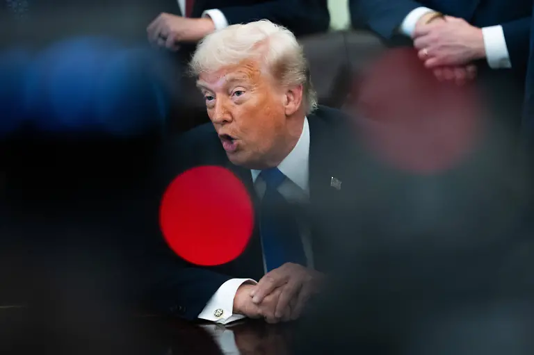epi_1013647009_IMAGO SP_imago st 0501 07020001 0855337078.jpg_Trump Signs a Series