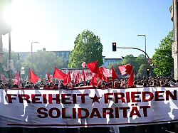Berlin & Brandenburg: Tausende Demonstranten in Kreuzberg