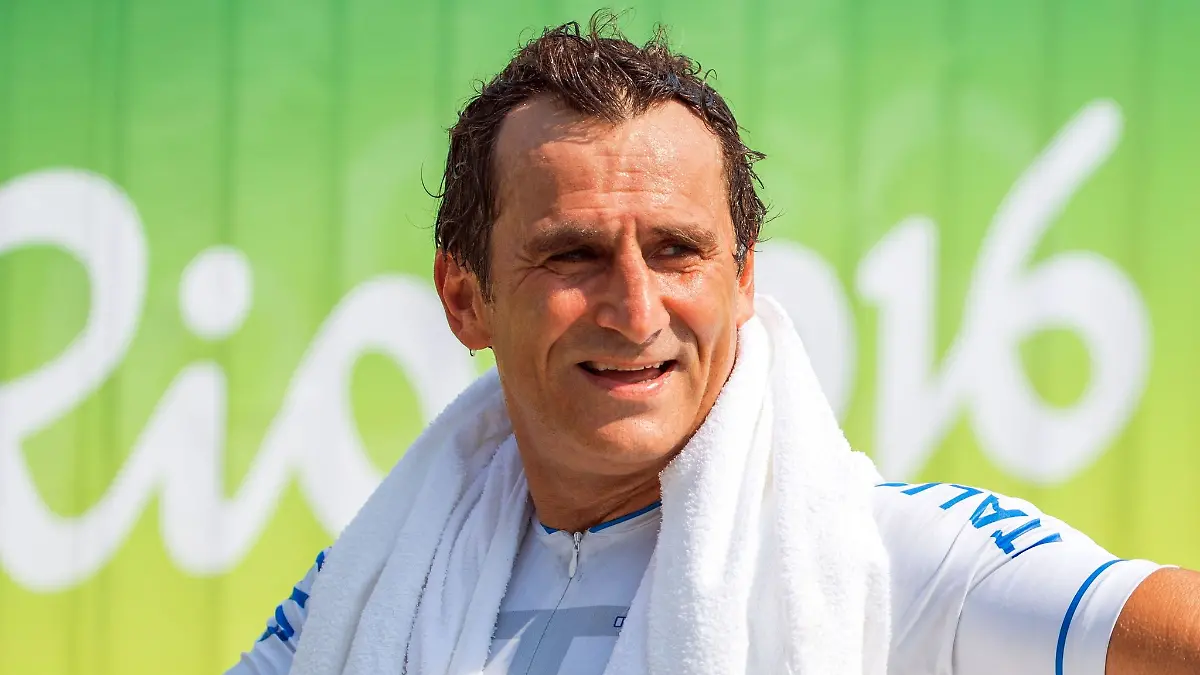 Der-italienische-Ex-Rennfahrer-Alessandro-Zanardi-ist-im-Alter-von-59-Jahren-gestorben