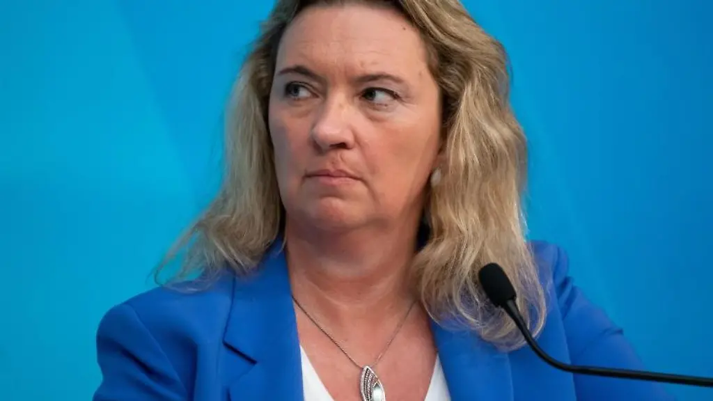 Kerstin-Schreyer-CSU-Verkehrsministerin-von-Bayern-nimmt-an-einer-Pressekonferenz-teil