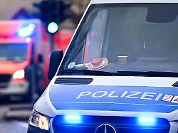 Berlin & Brandenburg: Angriff auf Polizei - Frau prügelt mit Gehstock