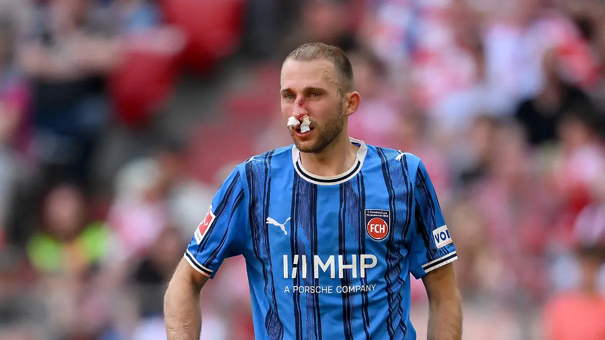 Fussball-1-Bundesliga-Saison-2025-2026-32-Spieltag-FC-Bayern-Muenchen-1-FC-Heidenheim-02-05-2026-Jonas-Foehrenbach-1