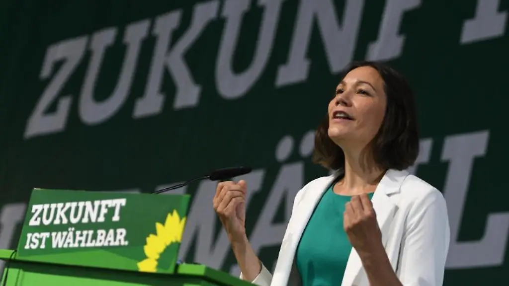 Anne-Spiegel-Buendnis-90-Die-Gruenen-spricht-auf-der-Landesdelegiertenversammlung