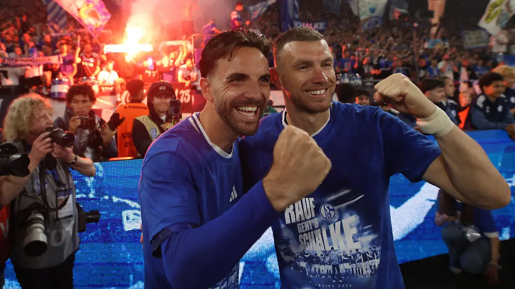Soccer-Football-2-Bundesliga-Schalke-04-v-Fortuna-Dusseldorf-Veltins-Arena-Gelsenkirchen-Germany-May-2-2026-Schalke-04-s-Kenan-Karaman-celebrates-with-Edin-Dzeko-after-winning-promotion-to-the-Bundesliga-REUTERS-Thilo-Schmuelgen-DFL-REGULATIONS-PROHIBIT-ANY-USE-OF-PHOTOGRAPHS-AS-IMAGE-SEQUENCES-AND-OR-QUASI-VIDEO