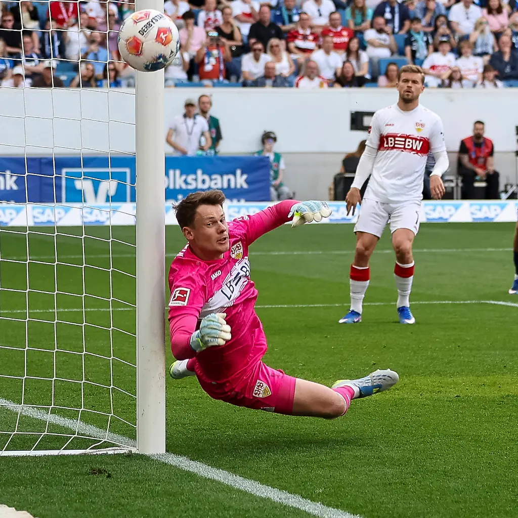 Alexander-Nuebel-Nubel-VfB-Stuttgart-33-mit-Parade-Deutschland-Fussball-1-Bundesliga-32-Spieltag-2025-2026-TSG-Hoffenheim-vs-VfB-Stuttgart-02-05