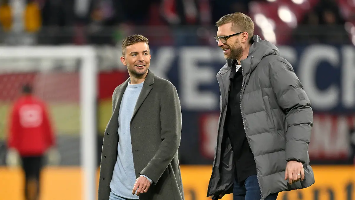 Leipzig-Red-Bull-Arena-17-11-25-GER-Herren-Qualifikation-WM-2026-Deutschland-Slowakei-Bild-v-li-Christoph-KRAMER-und-Per-MERTESACKER-UEFA-regulations-prohibit-any-use-of-photographs-as-image-sequences-and-or-quasi-video