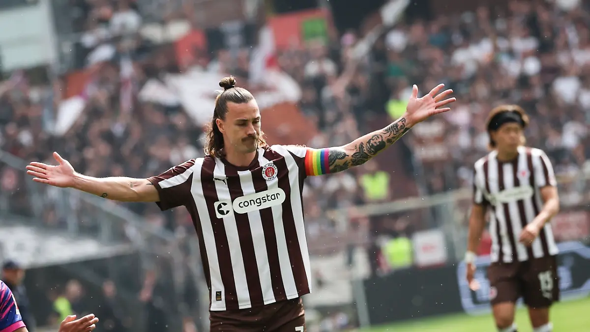 03-05-2026-Hamburg-Fussball-Maenner-Bundesliga-FC-St-Pauli-FSV-Mainz-05-32-Spieltag-Millerntor-Stadion-Jackson-Irvine-FC-St-Pauli-reagiert-auf-dem-Platz-Foto-Christian-Charisius-dpa-WICHTIGER-HINWEIS-Gemaess-den-Vorgaben-der-DFL-Deutsche-Fussball-Liga-bzw-des-DFB-Deutscher-Fussball-Bund-ist-es-untersagt-in-dem-Stadion-und-oder-vom-Spiel-angefertigte-Fotoaufnahmen-in-Form-von-Sequenzbildern-und-oder-videoaehnlichen-Fotostrecken-zu-verwerten-bzw-verwerten-zu-lassen