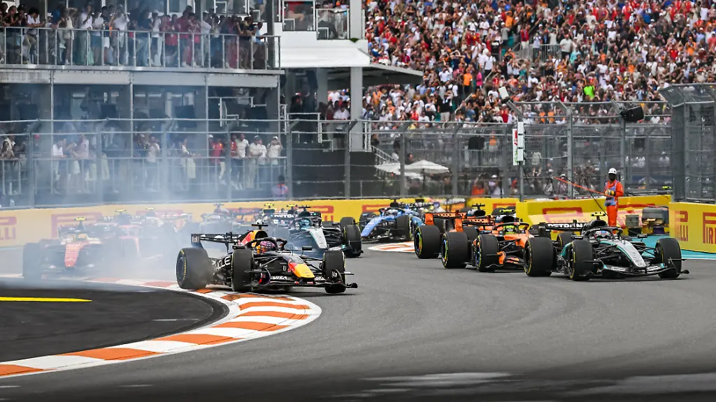 F1-MIAMI-GRAND-PRIX-2026-03-VERSTAPPEN-Max-nld-Red-Bull-Racing-Ford-RB22-action-12-KIMI-ANTONELLI-Andrea-ita-Mercedes-AMG-F1-Team-W17-action-01-NORRIS-Lando-gbr-McLaren-F1-Team-MCL40-44-HAMILTON-Lewis-gbr-Scuderia-Ferrari-SF-26-action-start-of-the-race-depart-during-the-Formula-1-Miami-Grand-Prix-2026-4th-round-of-the-2026-Formula-One-World-Championship-WM-Weltmeisterschaft-from-May-1-to-3-2026-on-the-Miami-International-Autodrome-in-Miami-Gardens-USA-Miami-GardensUnited-States-PUBLICATIONxNOTxINxFRAxBEL-Copyright-xDPPIx