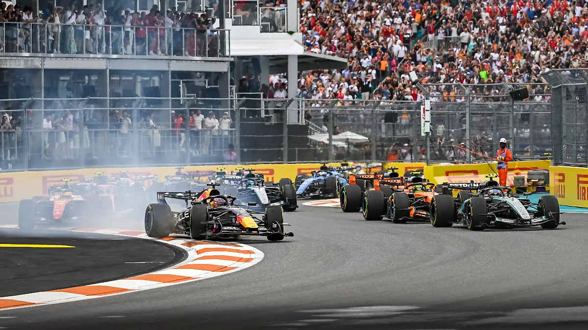 F1-MIAMI-GRAND-PRIX-2026-03-VERSTAPPEN-Max-nld-Red-Bull-Racing-Ford-RB22-action-12-KIMI-ANTONELLI-Andrea-ita-Mercedes-AMG-F1-Team-W17-action-01-NORRIS-Lando-gbr-McLaren-F1-Team-MCL40-44-HAMILTON-Lewis-gbr-Scuderia-Ferrari-SF-26-action-start-of-the-race-depart-during-the-Formula-1-Miami-Grand-Prix-2026-4th-round-of-the-2026-Formula-One-World-Championship-WM-Weltmeisterschaft-from-May-1-to-3-2026-on-the-Miami-International-Autodrome-in-Miami-Gardens-USA-Miami-GardensUnited-States-PUBLICATIONxNOTxINxFRAxBEL-Copyright-xDPPIx