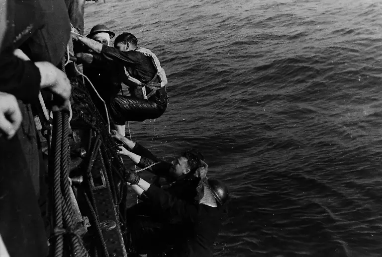 May-1940-A-British-ship-rescues-soldiers-from-a-landing-craft-sunk-during-an-operation
